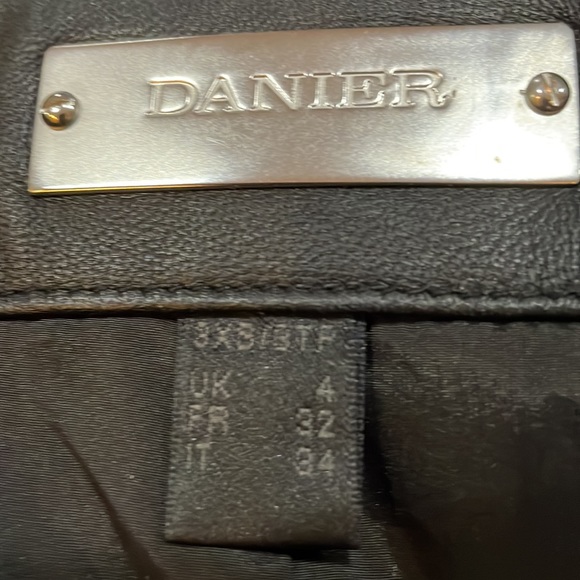 Danier black leather jacket (sz 4) - Picture 3 of 14